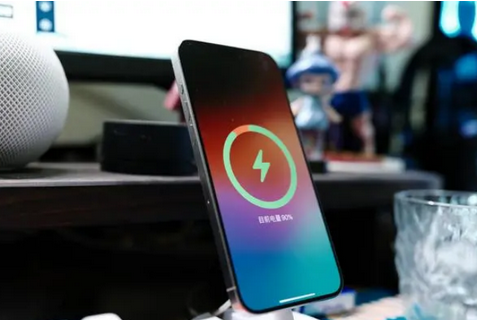 环翠苹果15换屏服务分享用什么充电器给iPhone15充电更好 